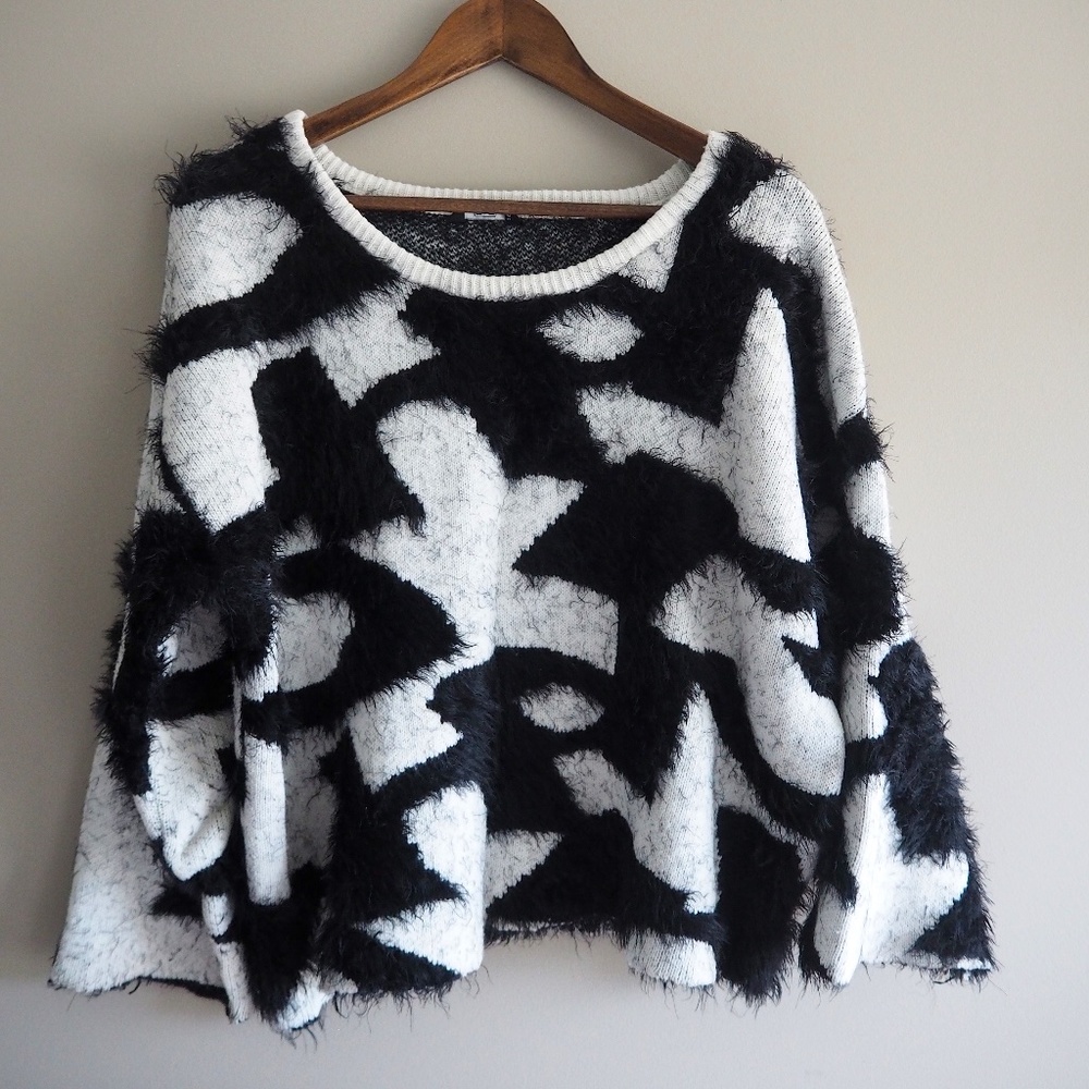Black and White thick original sweater M/L
